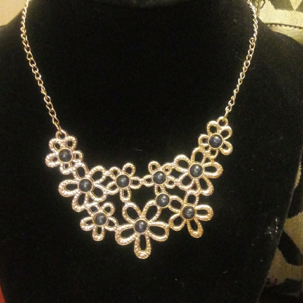 Pretty choker